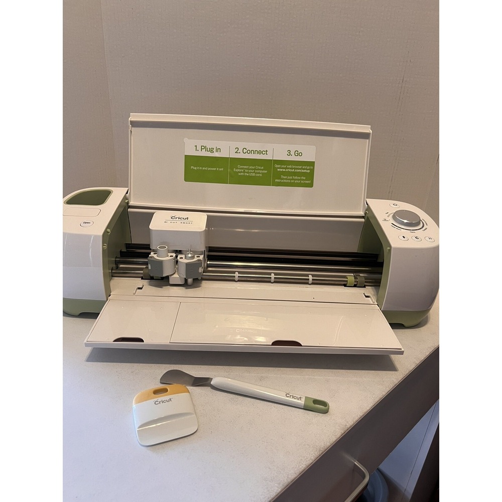CRICUT EXPLORE‎ One CXPL001 Die Cutting Machine with Connector Power Cord +Misc